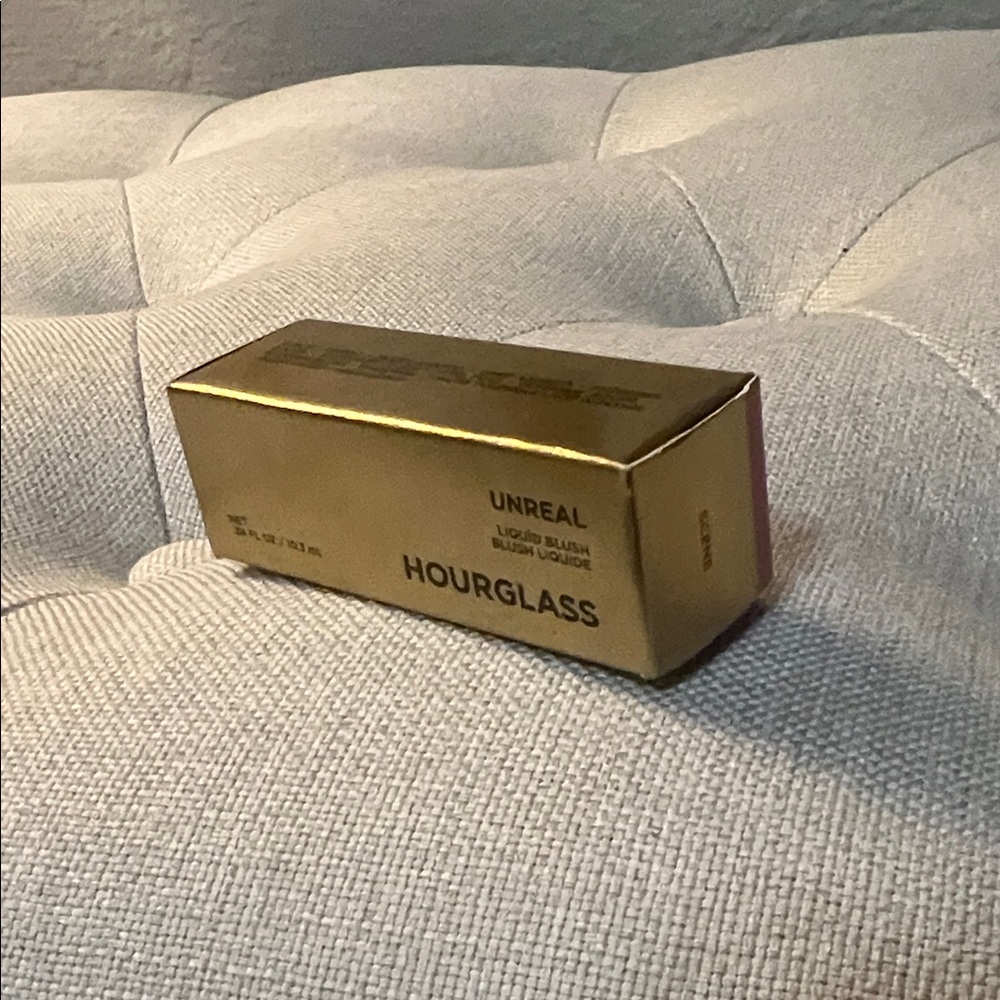 Hourglass Unreal Liquid Blush in Scene